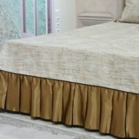 Dygsniuota lovatiesė su pamušalu smėlio spalvos dekoruota prabangiu klostuotu28 cm dekoru Verona28 260×260