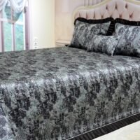 Dygsniuota lovatiesė su pamušalu rudos spalvos dekoruota 8 cm prabangiu gofruotu dekoru Venecija8  260×260