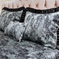 Dygsniuota lovatiesė su pamušalu rudos spalvos dekoruota 8 cm prabangiu gofruotu dekoru Venecija8  260×260