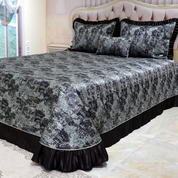 Dygsniuota lovatiesė su pamušalu rudos spalvos dekoruota prabangiu gofruotu 14 cm dekoru Venecija14 260×260