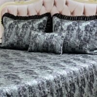 Dygsniuota lovatiesė su pamušalu rudos spalvos dekoruota prabangiu gofruotu 14 cm dekoru Venecija14 260×260