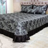 Dygsniuota lovatiesė su pamušalu rudos spalvos dekoruota prabangiu klostuotu15 cm dekoru Verona15 260×260