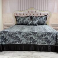 Dygsniuota lovatiesė su pamušalu rudos spalvos dekoruota prabangiu klostuotu15 cm dekoru Verona15 260×260