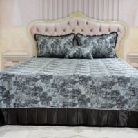 Dygsniuota lovatiesė su pamušalu rudos spalvos dekoruota prabangiu klostuotu15 cm dekoru Verona15 260×260