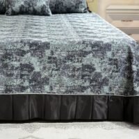 Dygsniuota lovatiesė su pamušalu rudos spalvos dekoruota prabangiu klostuotu15 cm dekoru Verona15 260×260