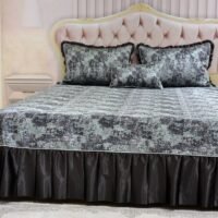 Dygsniuota lovatiesė su pamušalu rudos spalvos dekoruota prabangiu klostuotu28 cm dekoru Verona28 260×260