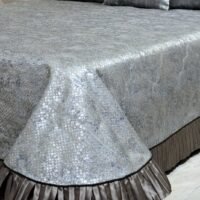 Dygsniuota lovatiesė su pamušalu pilkos spalvos dekoruota prabangiu gofruotu 14 cm dekoru Venecija14 260×260