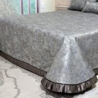 Dygsniuota lovatiesė su pamušalu pilkos spalvos dekoruota 8 cm prabangiu gofruotu dekoru Venecija8  260×260