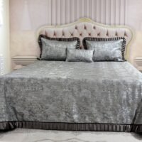 Dygsniuota lovatiesė su pamušalu pilkos spalvos dekoruota 8 cm prabangiu gofruotu dekoru Venecija8  260×260