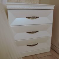 Pagal individualų užsakymą. Miegamojo komplekto Milanas naktinė spintelė baltos spalvos originalaus dizaino perlų atspalvio A57xP50xG50