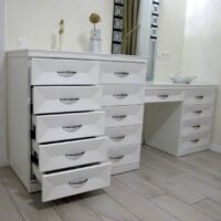 Pagal individualų užsakymą. Miegamojo komplekto Milanas komoda baltos spalvos originalaus dizaino perlų atspalvio A97xP100xG55