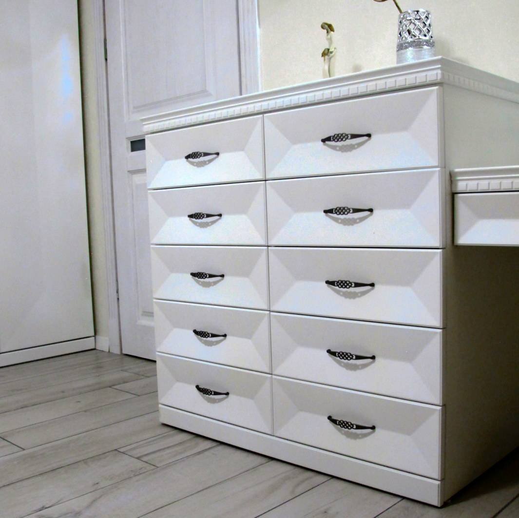 Pagal individualų užsakymą. Miegamojo komplekto Milanas komoda baltos spalvos originalaus dizaino perlų atspalvio A97xP100xG55